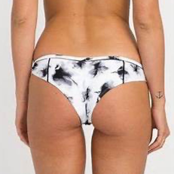 🔥RVCA Fading Petals Cheeky Bikini Bottom🔥~med - Picture 3 of 14